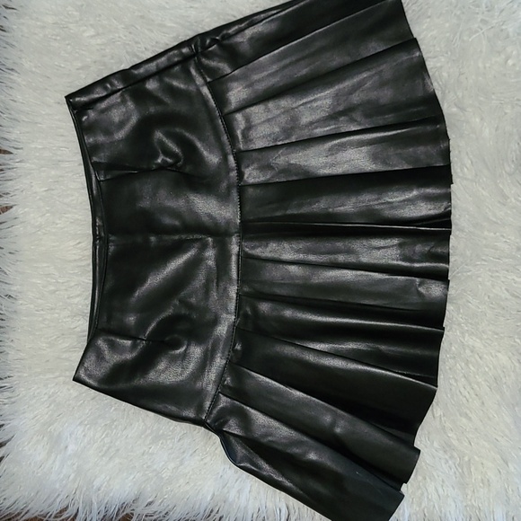Leather skirt/ Black color /size M - Picture 5 of 8